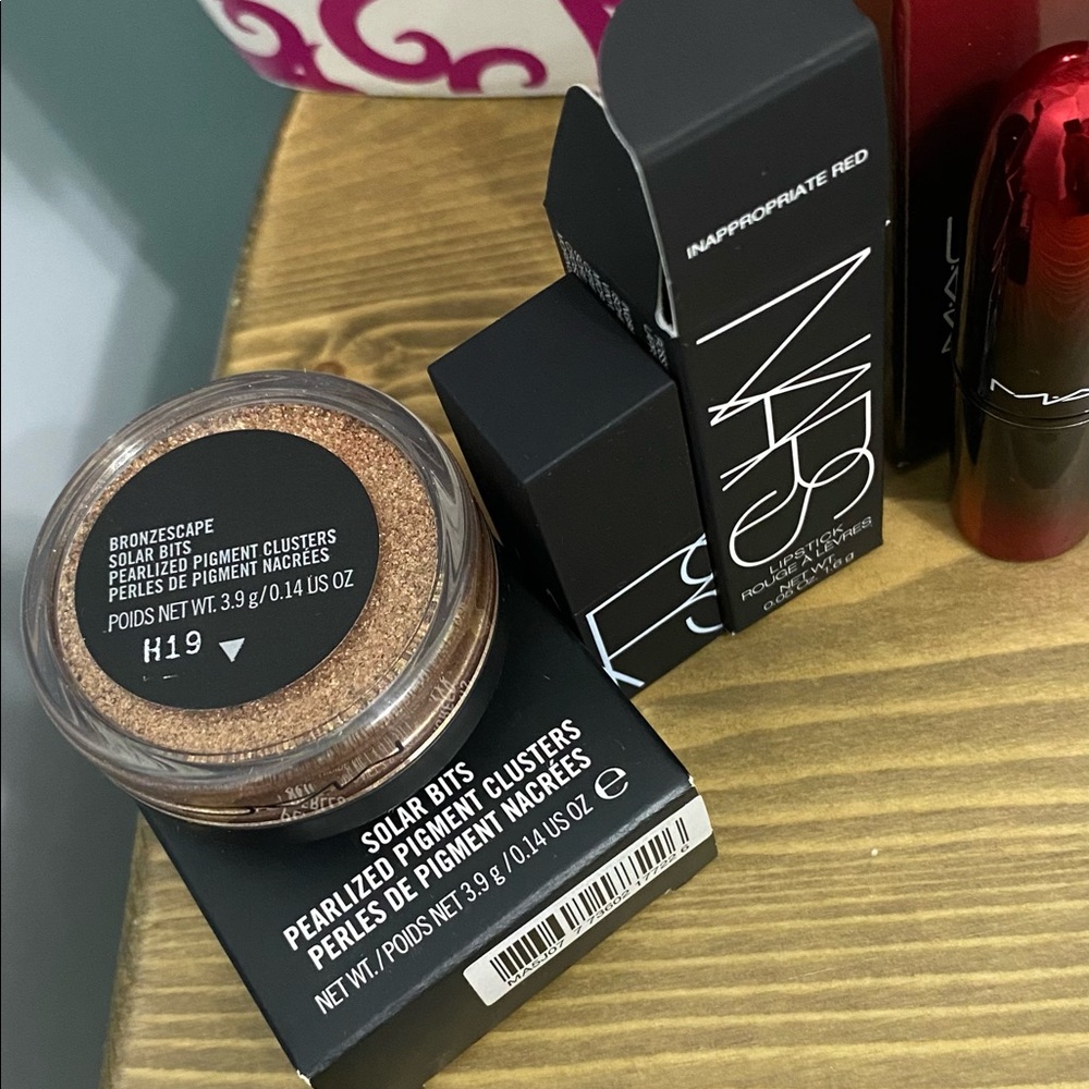 Mac and Nars - Picture 3 of 3